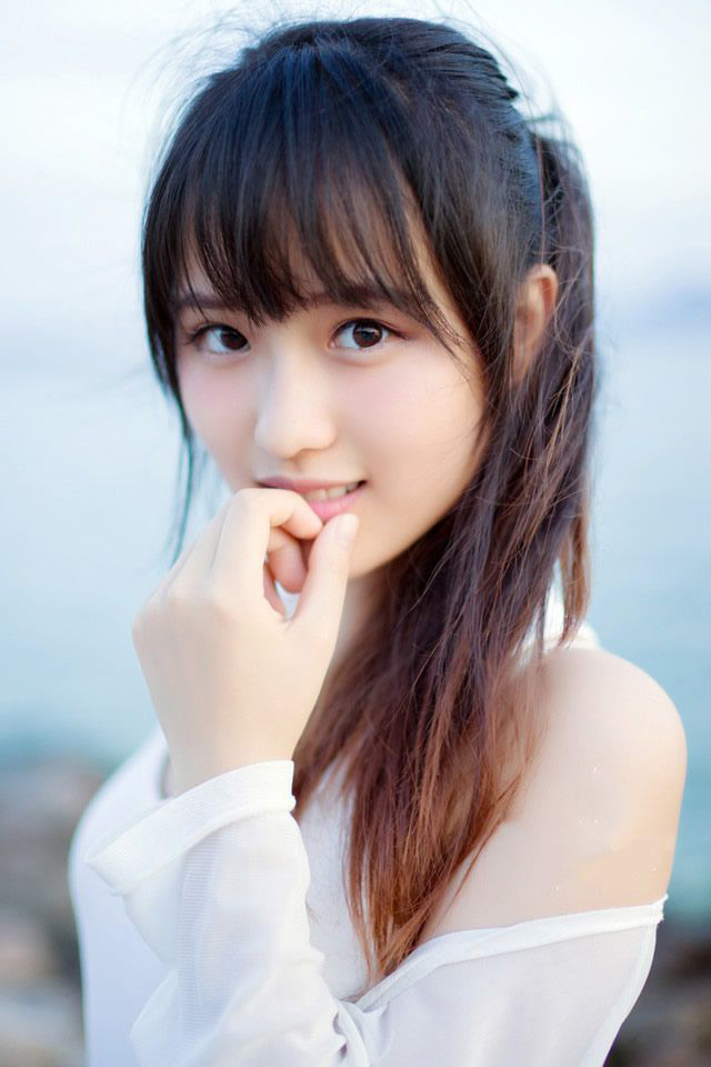 “那些辎重，就赏给这些人吧。”庞德看了一眼已经开始有些混乱的西域战士，皱了皱眉道，作为吕布帐下的精锐部队，对于刘备留下来的那些东西，可是不怎么看得上眼的，但那些兵器对于西域将士而言，还是很有吸引力的。